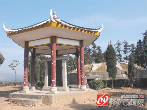 抗日阵亡将士纪念碑亭及陵墓（杨必军 摄）