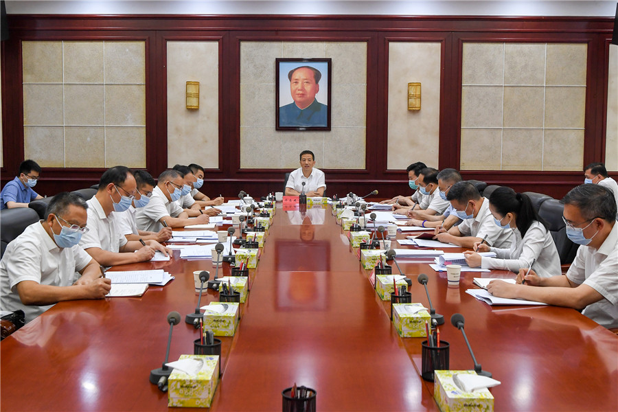 7月19日下午，市委书记、市委财经委员会主任许忠建主持召开市委财经委员会第六次会议。（记者 杨智伟 