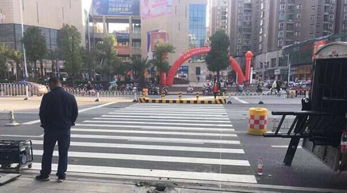 怀化市区有多少人口_怀化城区旺秀山苑小区路口成垃圾场(3)