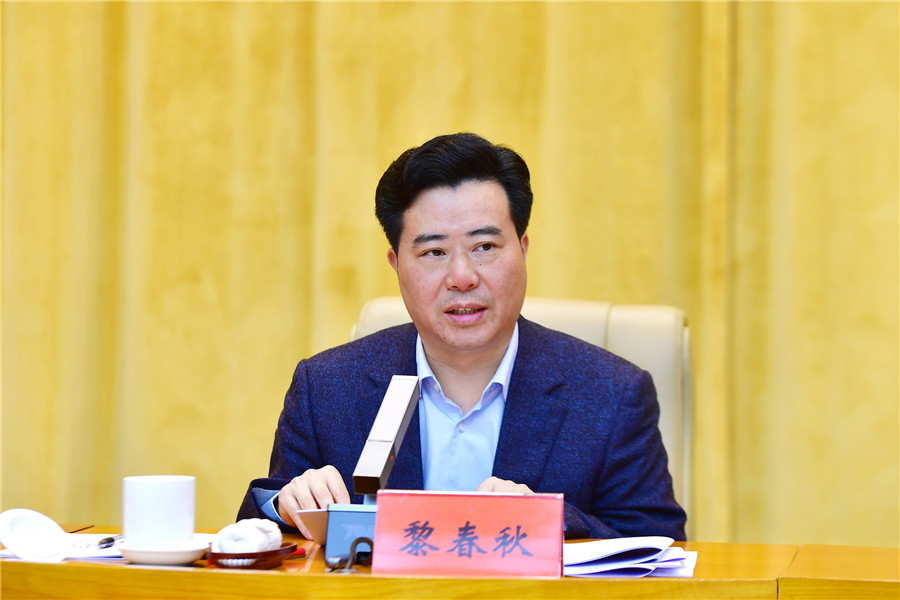 市委副书记,市长黎春秋,市人大常委会主任李万千,市政协主席印宇鹰
