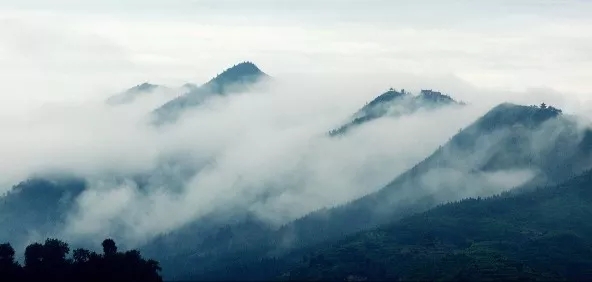 山是怎么形容的 172ed905224d4e148ed3f083e37cddc7.jpg