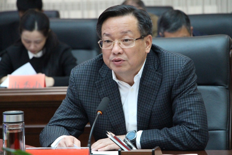 市委副书记,市长雷绍业汇报我市"七五"普法中期工作开展情况