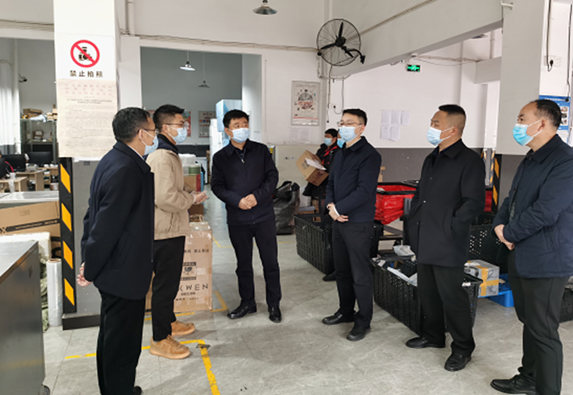 疫情防控麻阳县委书记江涛督查快递物流疫情防控工作