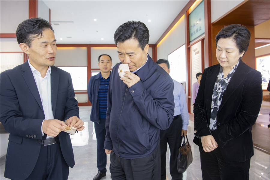 黎春秋在靖州调研时要求 转化放大资源优势 发展富民