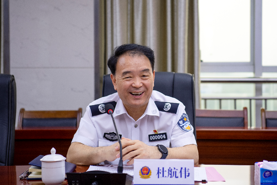 杜航伟在怀化调研时强调:坚持刀刃向内刮骨疗毒 坚决