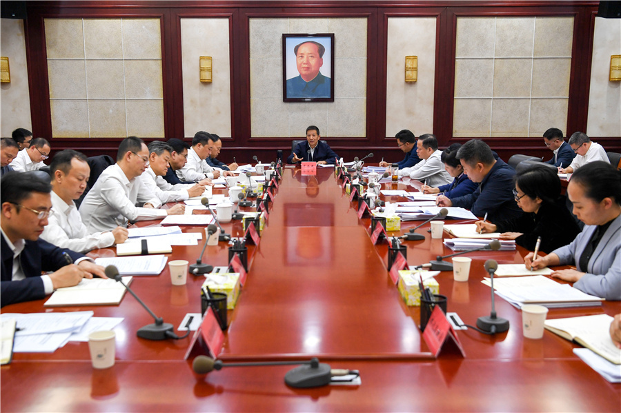 许忠建主持召开全市十大产业链建设和全球湘商大会重点签约项目推进调度会