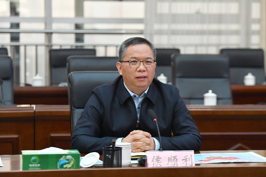 理事会副主任,中国供销集团有限公司党委书记,董事长侯顺利讲话