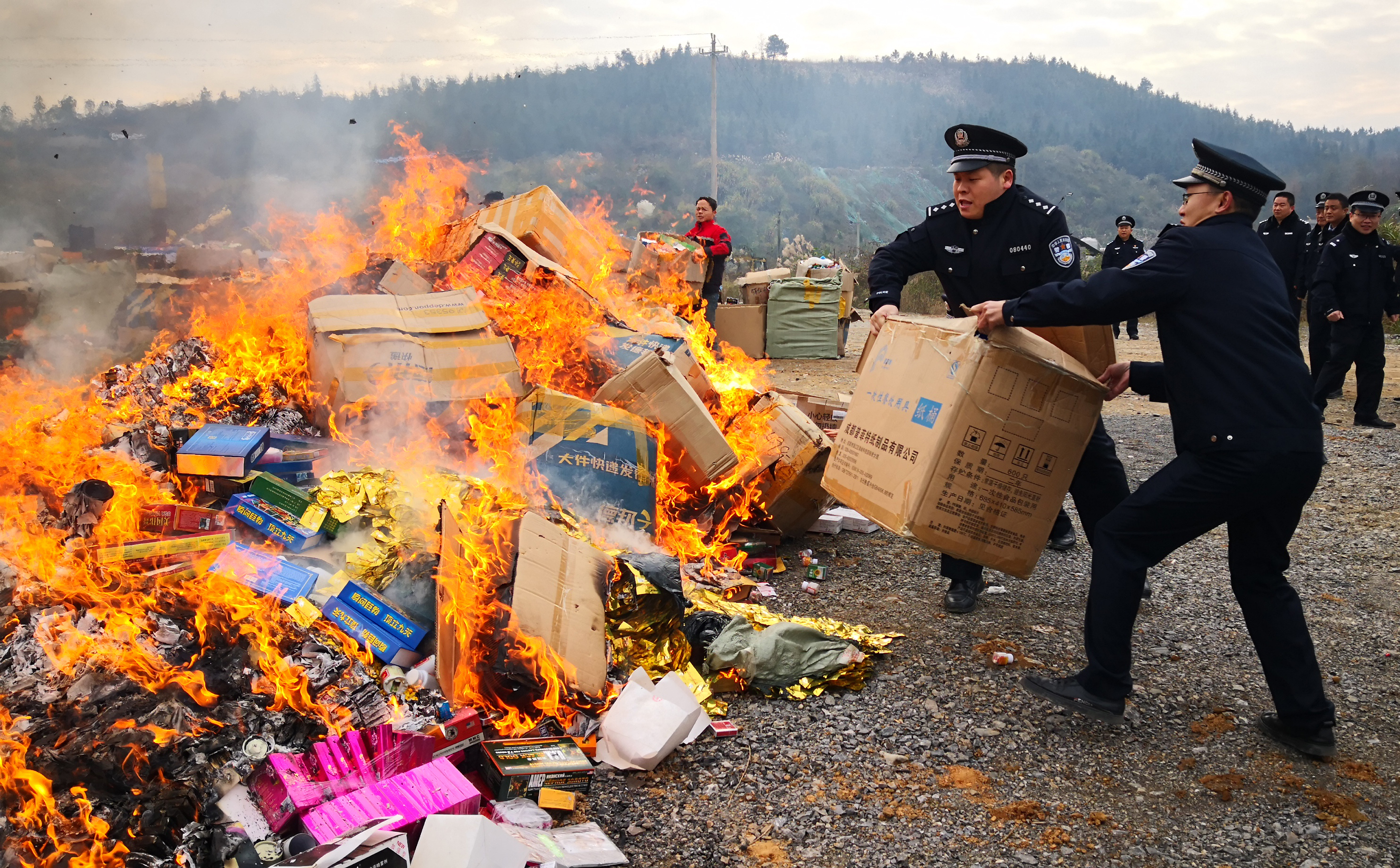 "昆仑2020"专项行动取得佳绩 怀化市集中销毁涉案物品价值3000余万元