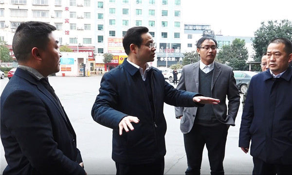 鹤城区委副书记区长向秀亮向秀亮深入车站工地检查安全生产