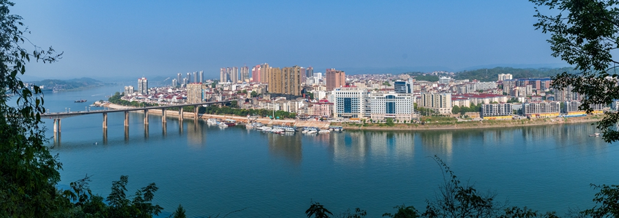 (沅陵县城一览 咏洲摄)