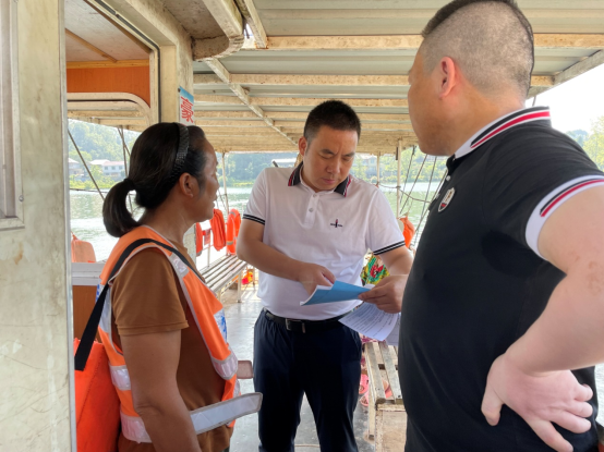 芷江县副县长翟保平检查指导水上安全生产工作