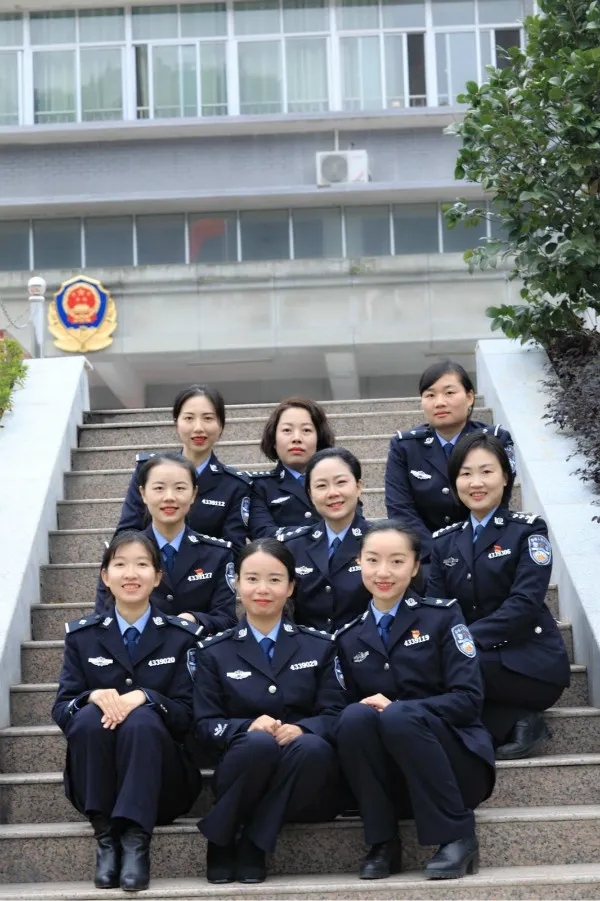 女警花集体图片