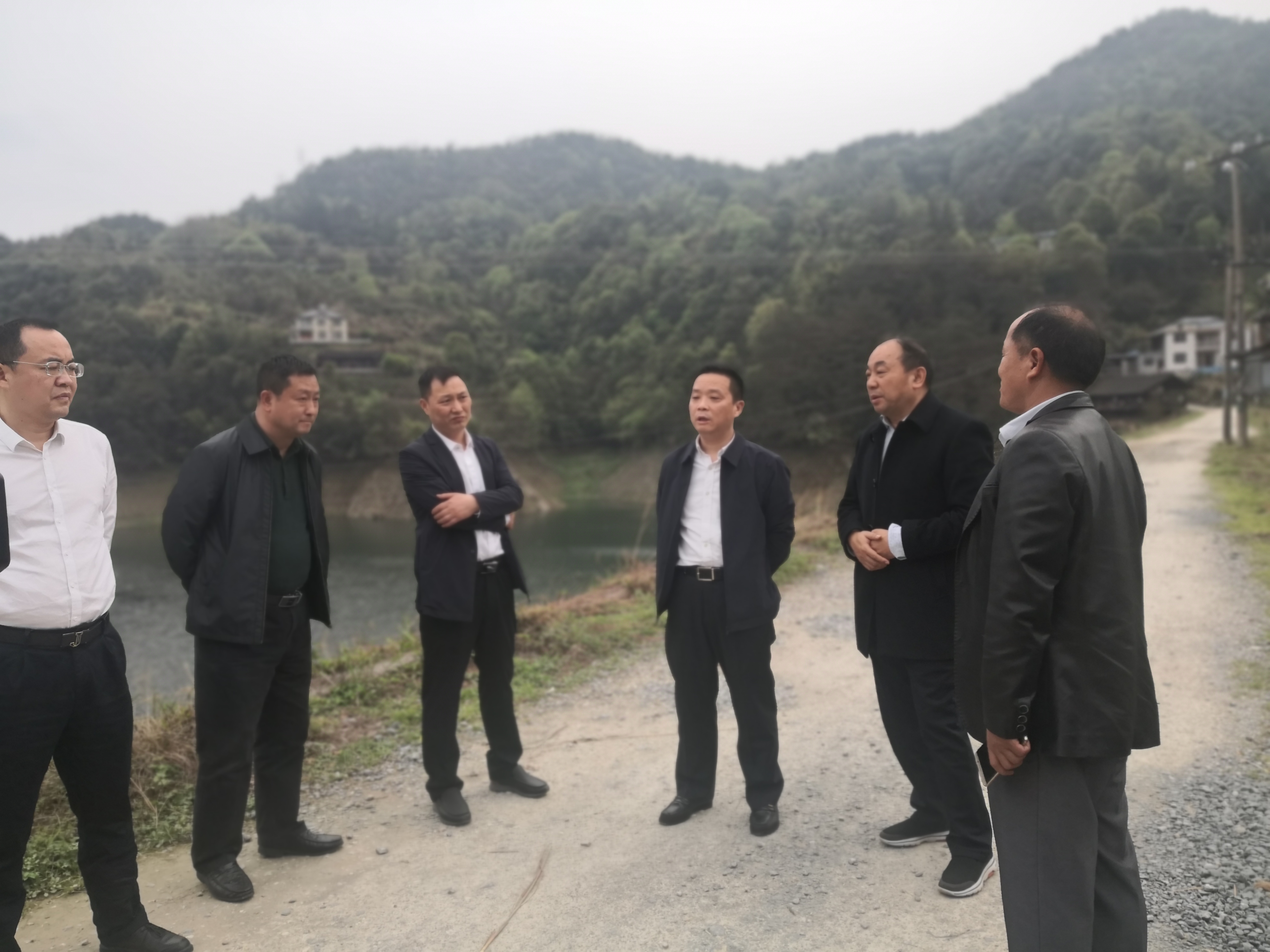 周运平到中方县督导脱贫攻坚和防汛备汛工作