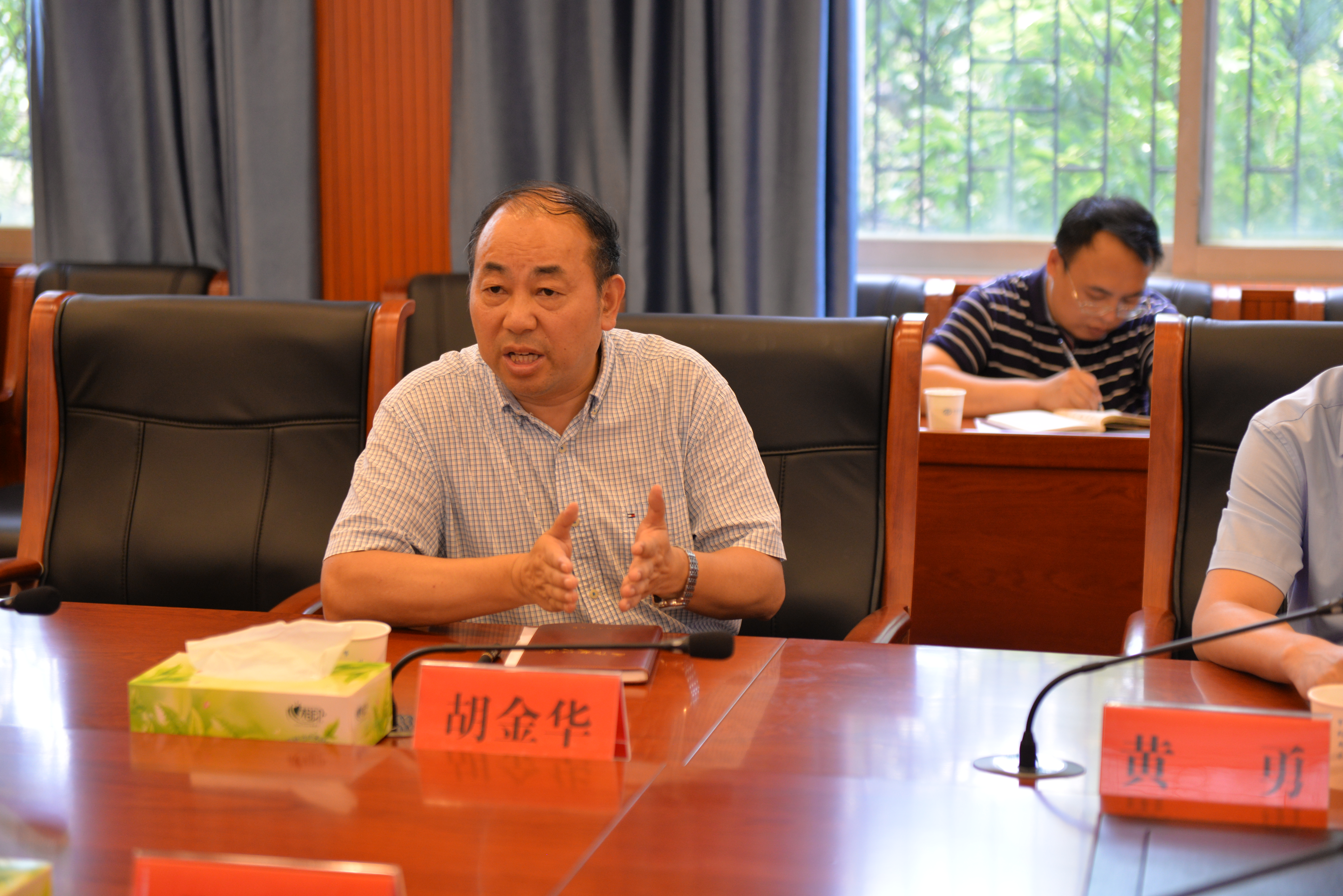 苏振代表会同县委,县政府向市水利局介绍了会同的经济社会发展情况和