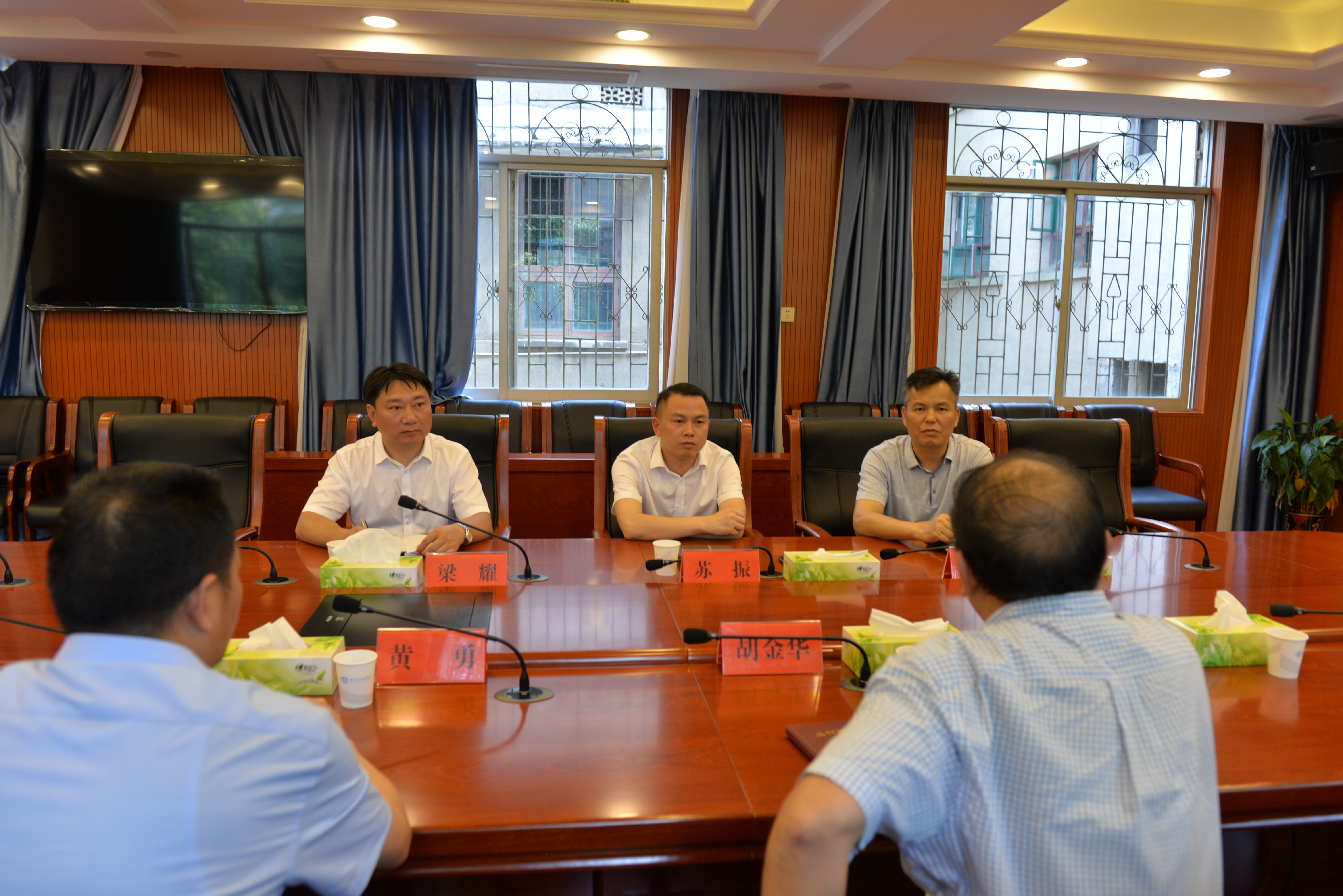 胡金华对会同县委县政府对水利工作重视和支持表示感谢