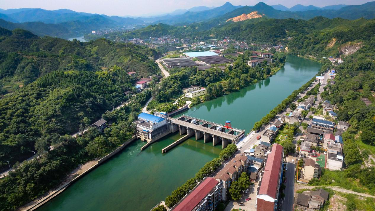 水利动态>682021年怀化市启动河岸"增绿护源"三年行动,洪江区对沅水