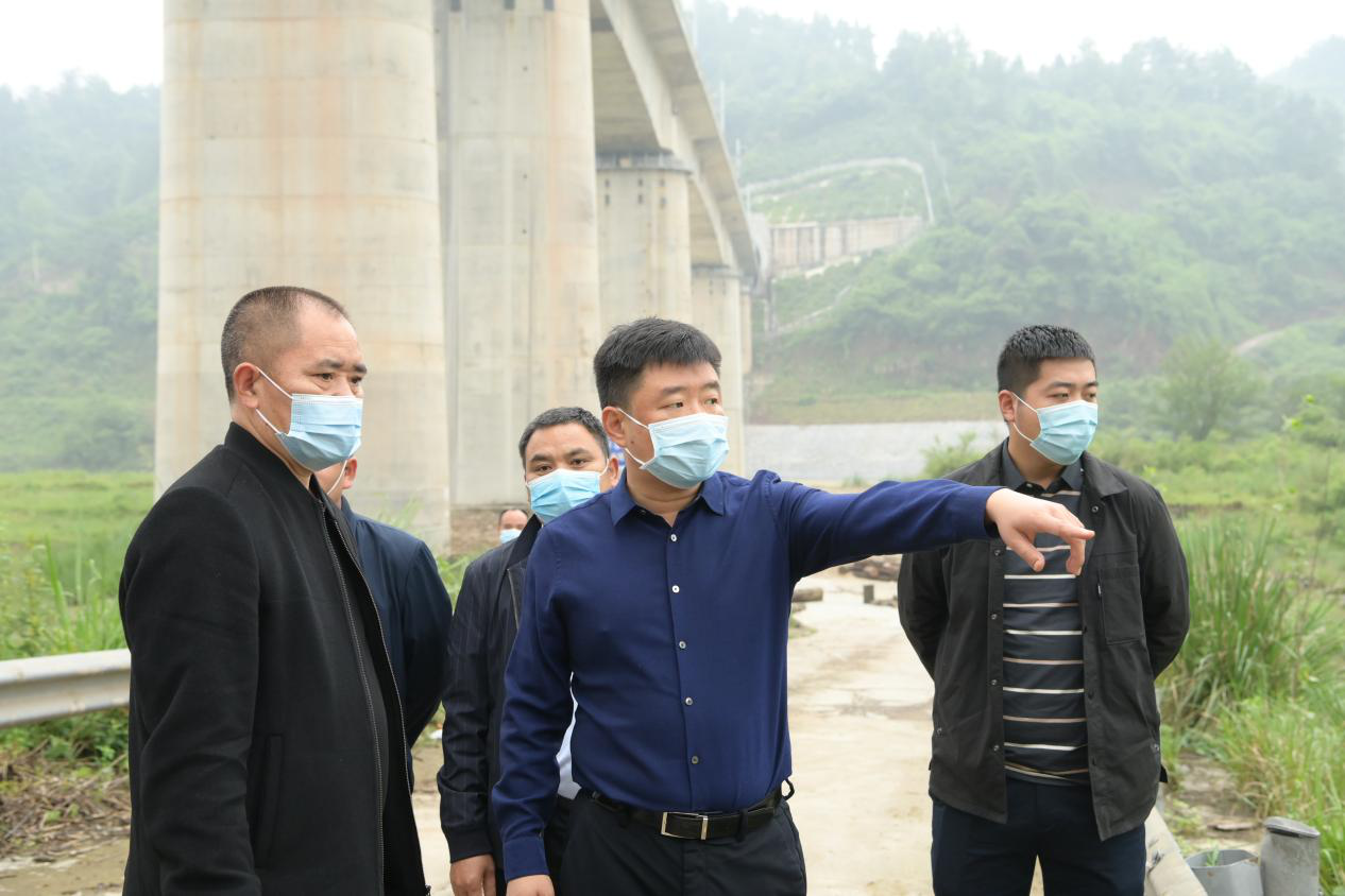 麻阳江涛督导防汛备汛及河道治理巡河工作