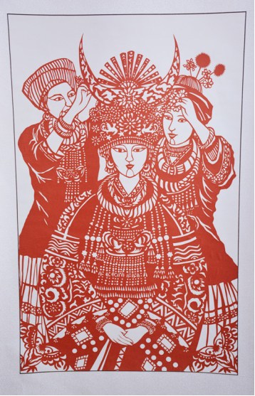 据说,侗苗族女孩出嫁前会用很长的时间刺绣准备新衣.