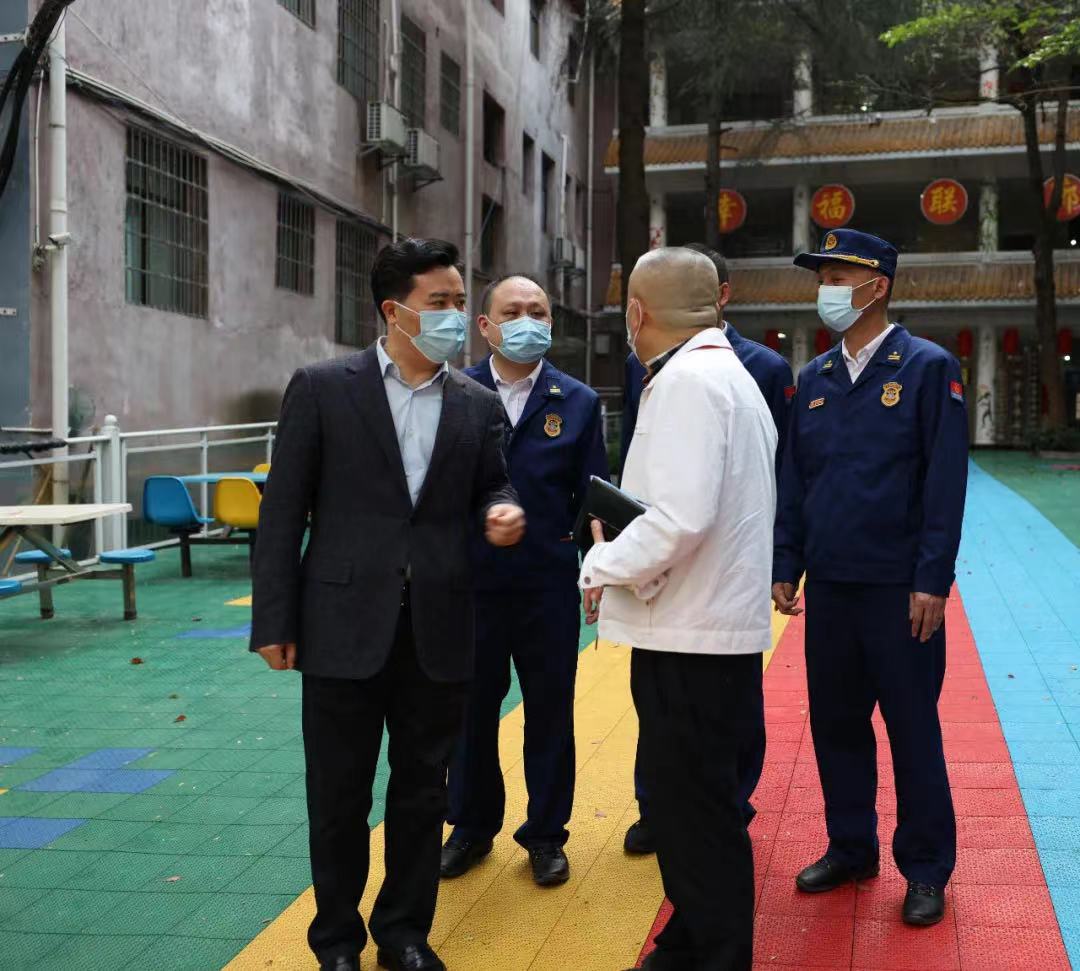 市委副书记市长黎春秋同志视察鹤城区华辉养老中心