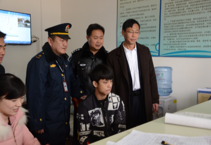 通道县长赵旭东检查指导春运工作